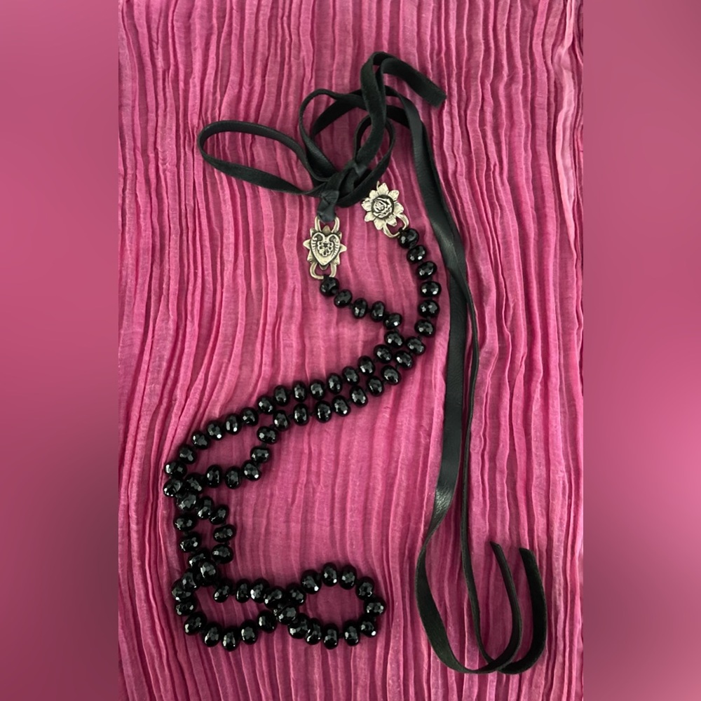 LOVE HEALS NYSA NECKLACE IN FACETED BLACK JET BEADS